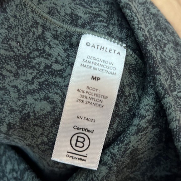 Athleta Salutation Stash Pocket II 7/8 Tight Green Leggings - Size Medium - Picture 6 of 7